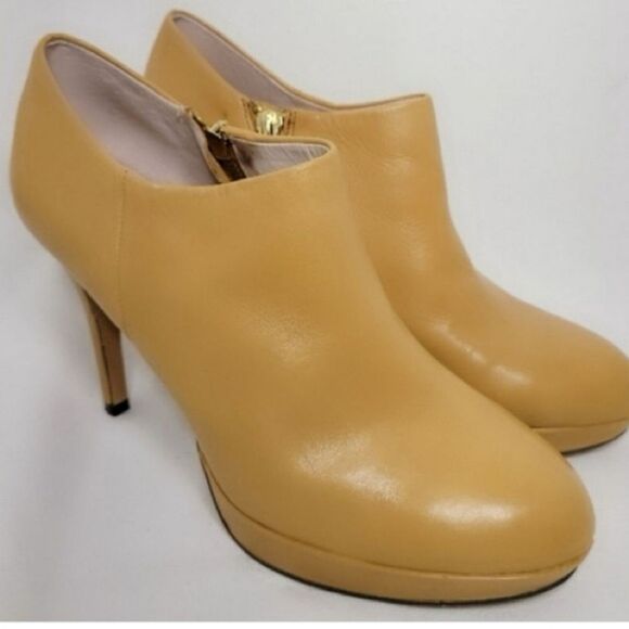 (F1) Vince Camuto Women's Bootie Elvin Tan, Leather Shoe with Zip Heel - Picture 1 of 13